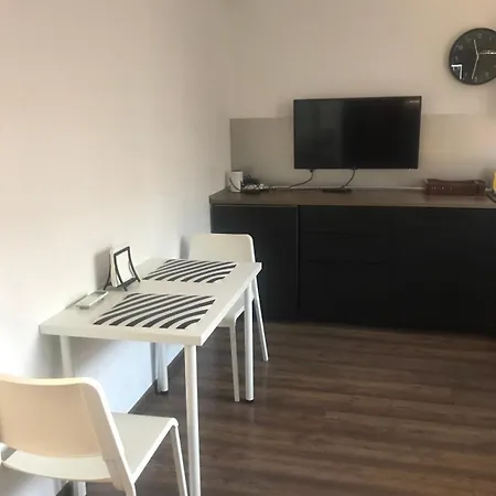 Lilia 3 Self-check In With Hot Water Despite Prevention In The Neighborhood, Food And Drink Shop Open Until 10 Pm And Free Parking Area Next Ot 24 Food And Drink Shop And Free Parking Area Sofía