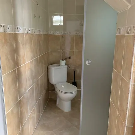 Apartamento Lilia 3 Self-check In With Hot Water Despite Prevention In The Neighborhood, Food And Drink Shop Open Until 10 Pm And Free Parking Area Next Ot 24 Food And Drink Shop And Free Parking Area Sofía