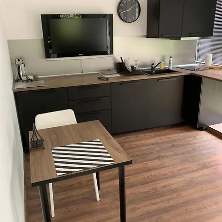 Lilia 3 Self-check In With Hot Water Despite Prevention In The Neighborhood, Food And Drink Shop Open Until 10 Pm And Free Parking Area Next Ot 24 Food And Drink Shop And Free Parking Area Sofía