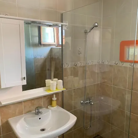 Apartamento Lilia 3 Self-check In With Hot Water Despite Prevention In The Neighborhood, Food And Drink Shop Open Until 10 Pm And Free Parking Area Next Ot 24 Food And Drink Shop And Free Parking Area *