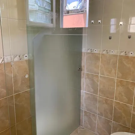 Apartamento Lilia 3 Self-check In With Hot Water Despite Prevention In The Neighborhood, Food And Drink Shop Open Until 10 Pm And Free Parking Area Next Ot 24 Food And Drink Shop And Free Parking Area *